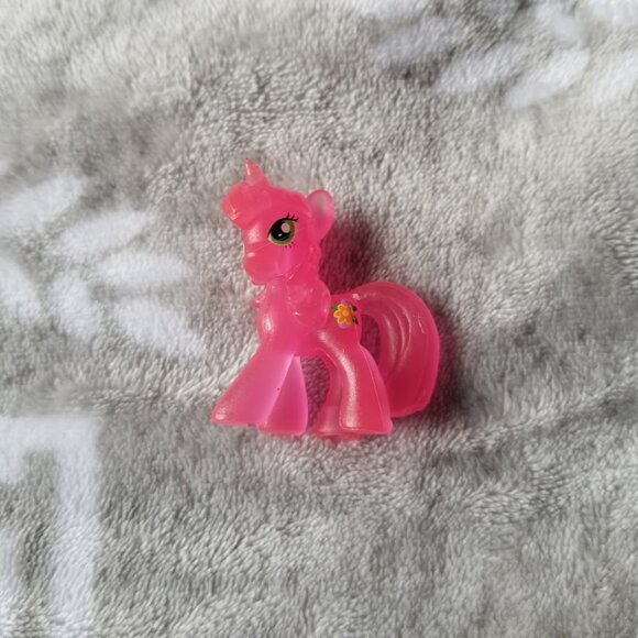 My Little Pony Figure Beachberry Pink Yellow Translucent MLP G4 Mini Figurine - Picture 1 of 2